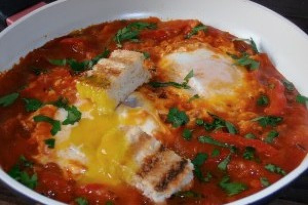 Shakshuka (Oua in sos de rosii)