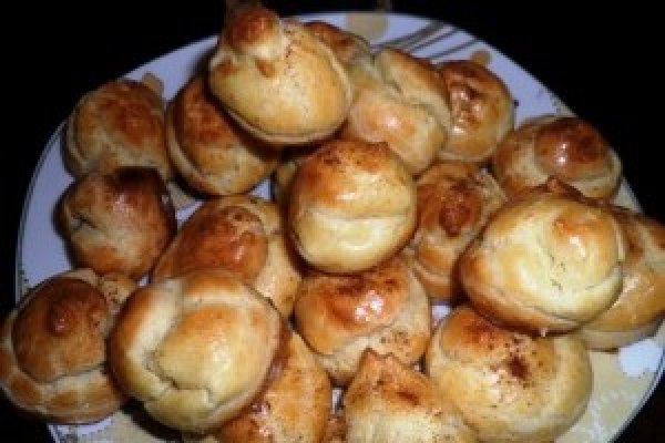 Gogosele aperitiv cu crema de branza - Gougeres