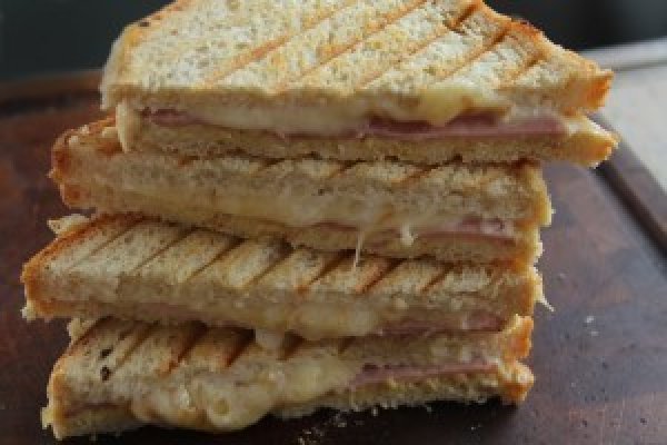 Sandvisuri Croque Monsieur