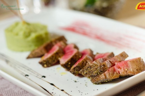 Ton Tataki cu piure de broccoli