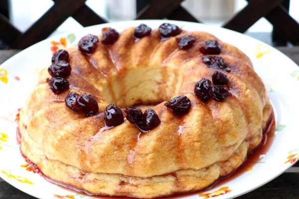 Budincă de griş cu dulceaţă de vişine