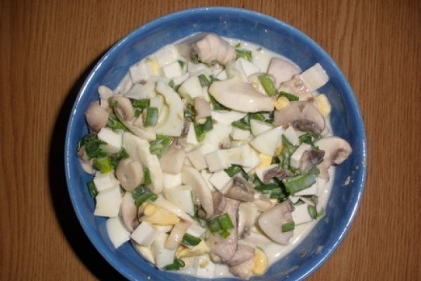 Salata de oua cu ciuperci si sos de iaurt
