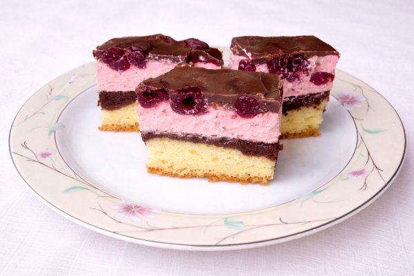 Prajitura cu crema de visine si ciocolata