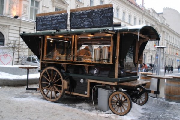 In Centrul Istoric al Bucurestiului avem wurst in loc de ghiudem