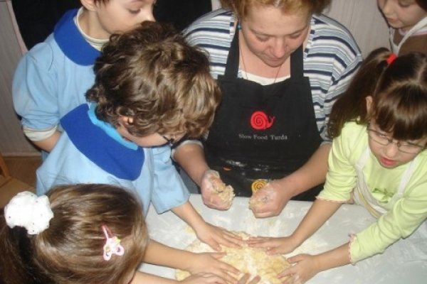 Primul festival de gatit pentru copii are loc la Turda