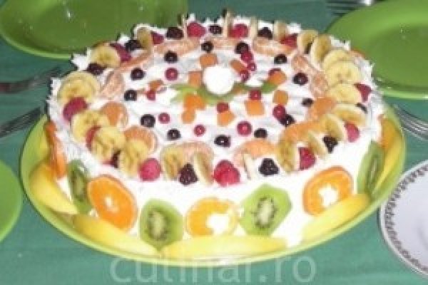 Tort cu crema de zahar ars si fructe