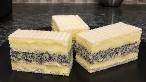 Prajitura Monica cu foi de napolitana, cocos, mac