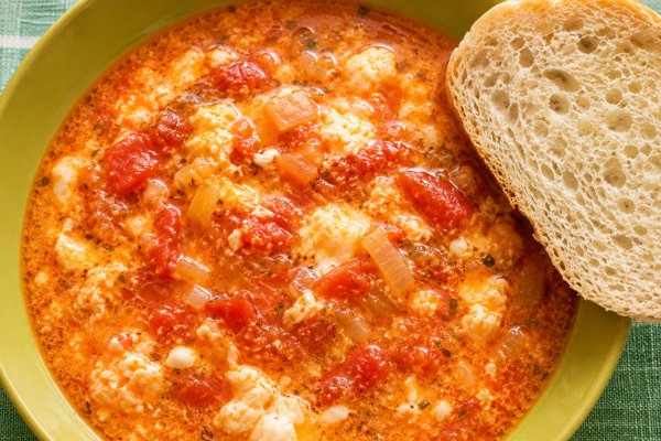 Bouyourdi – reteta greceasca cu feta si rosii la cuptor