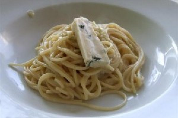 Spaghetti cu sos de gorgonzola