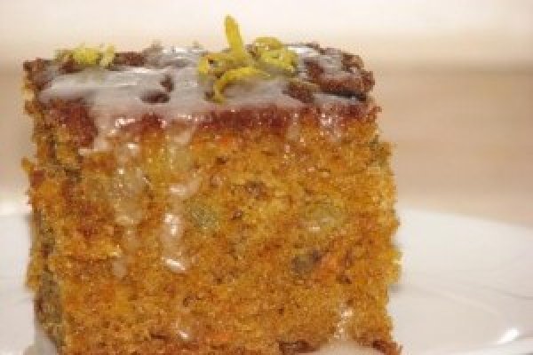 Prajitura cu morcovi (carrot cake)