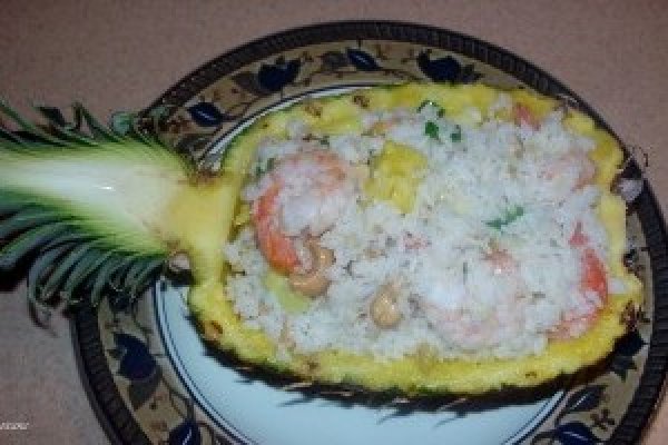 Orez prajit cu ananas (Pineapple fried rice)