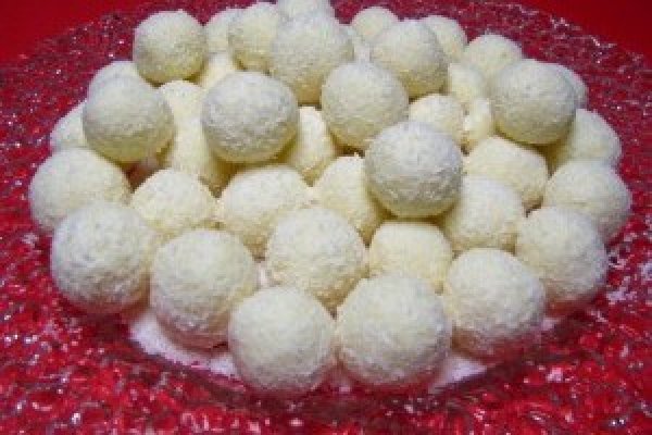 Raffaello cu miez de migdala in mijloc