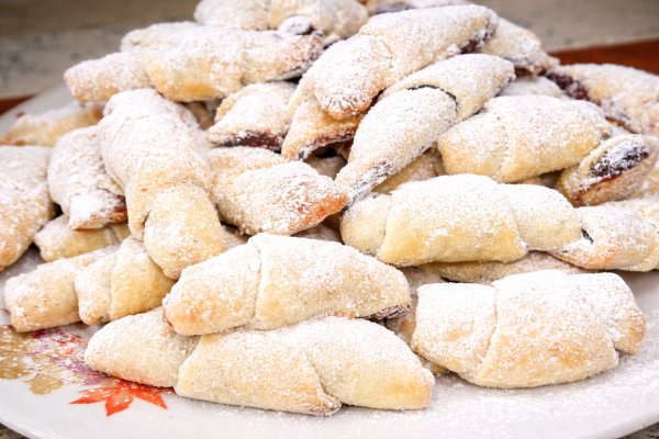 Cornulete fragede cu dulceata