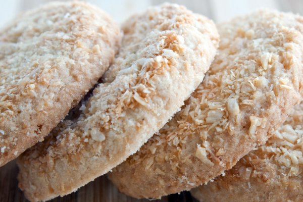 Biscuiti de casa cu nuca de cocos