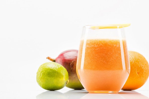 Smoothie de lime, mango si portocale