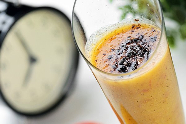 Smoothie de piersici si sirop de agave