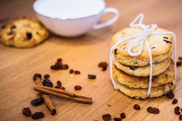 Biscuiti cu merisoare si stafide