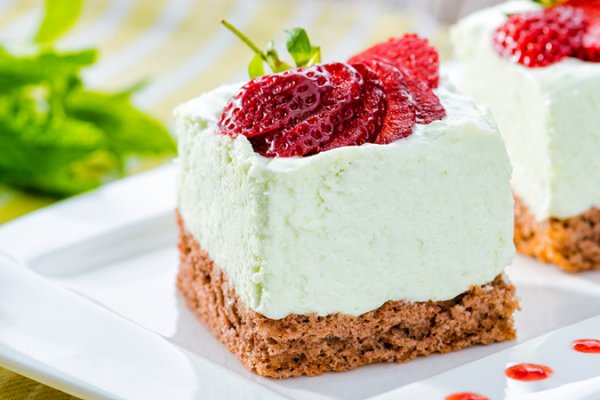 Prajitura cu mascarpone, menta si capsune