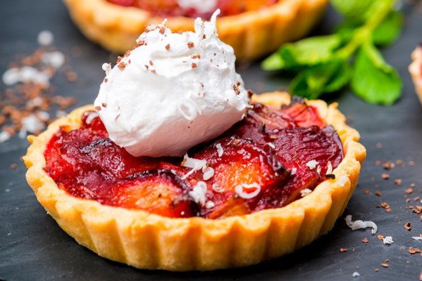 Tarte cu rubarba si prune