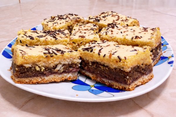 Prajitura galbena cu nuca