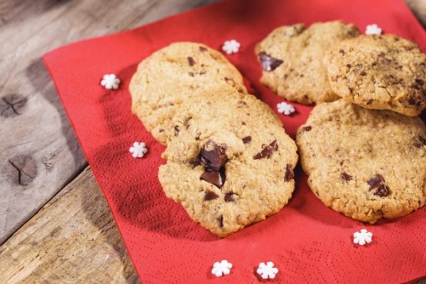 Biscuiti cu ovaz si ciocolata neagra