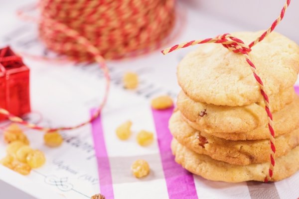 Biscuiti cu ciocolata alba si stafide