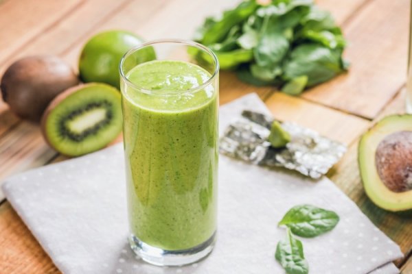 Smoothie cu avocado si wasabi