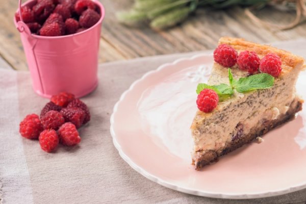 Cheesecake cu chia si merisoare