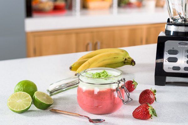 Milkshake de banane si capsuni, cu mousse de lime