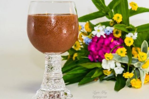 Smoothie din capsuni si superalimente, made by Raw Chef Ligia Pop