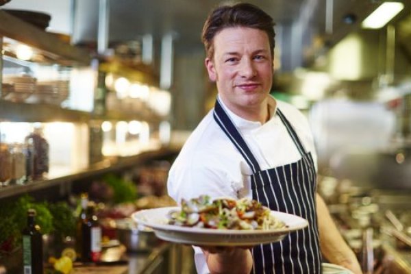 Invata sa gatesti ca Jamie Oliver - 10 retete pe care sa le incerci la tine in bucatarie