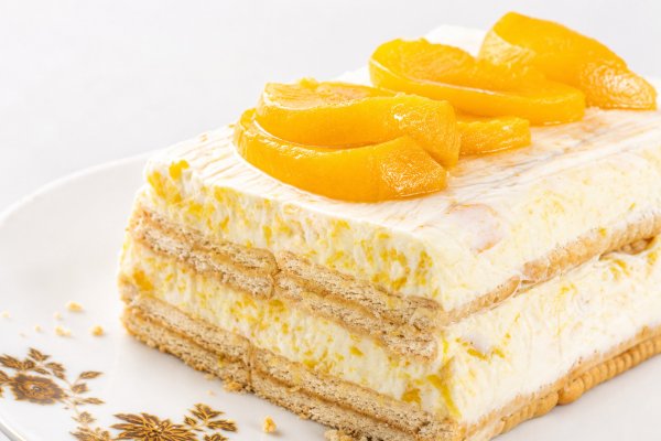 Prajitura cu crema de iaurt si piersici