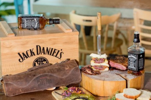 La implinirea a 150 de ani de Distilerie, Jack Daniel's ne spune povestea pastramei romanesti ajunse la New York