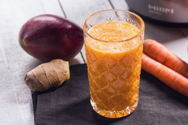 Smoothie de crestere a imunitatii cu mango si ghimbir