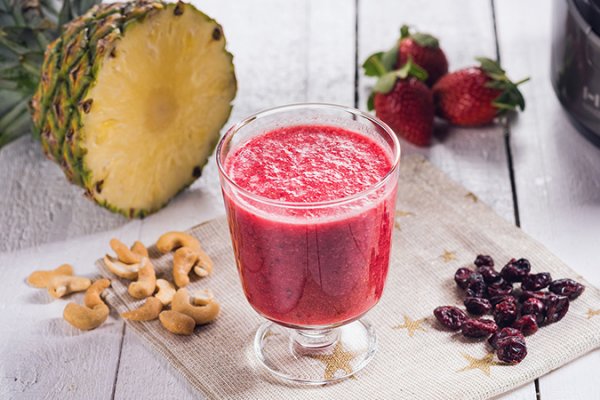 Smoothie de capsuni, merisoare si sfecla rosie