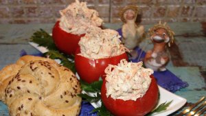 Cosulete aperitiv cu salata de telina si ton