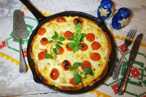 Quiche cu conopida, rosii cherry si cascaval