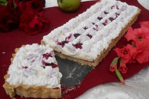 Tarta cu mousse de pere caramelizate