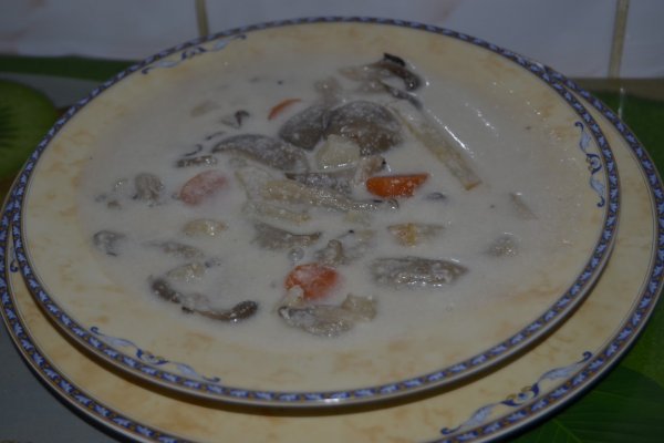 Supa de ciuperci pleurotus cu lapte de caju