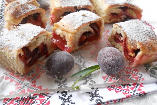 Strudel cu prune