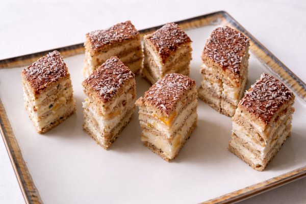 Prajitura cu foi cu nuca si crema de lime