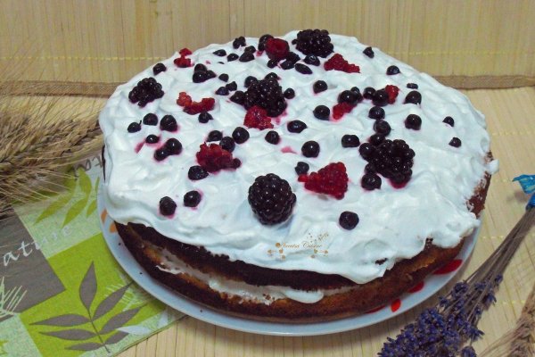 Tort rustic de vara cu fructe de padure