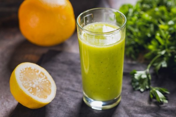 Smoothie pentru imunitate cu portocale si patrunjel la Kuvings