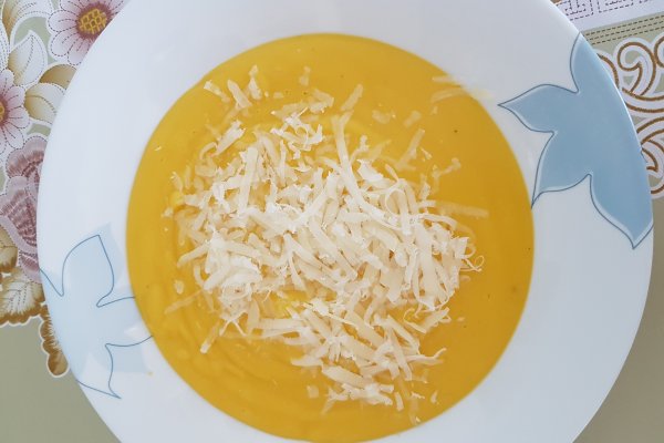 Supa crema de legume, cu parmezan ras