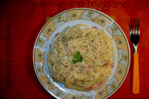 Spaghete carbonara romaneasca