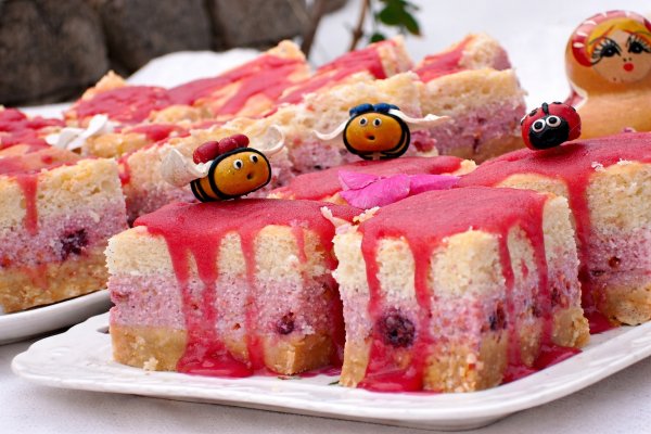 Prajitura cu glazura de zmeura