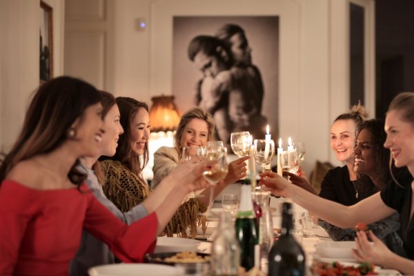 Platouri calde pentru experiențe fine dining la tine acasă